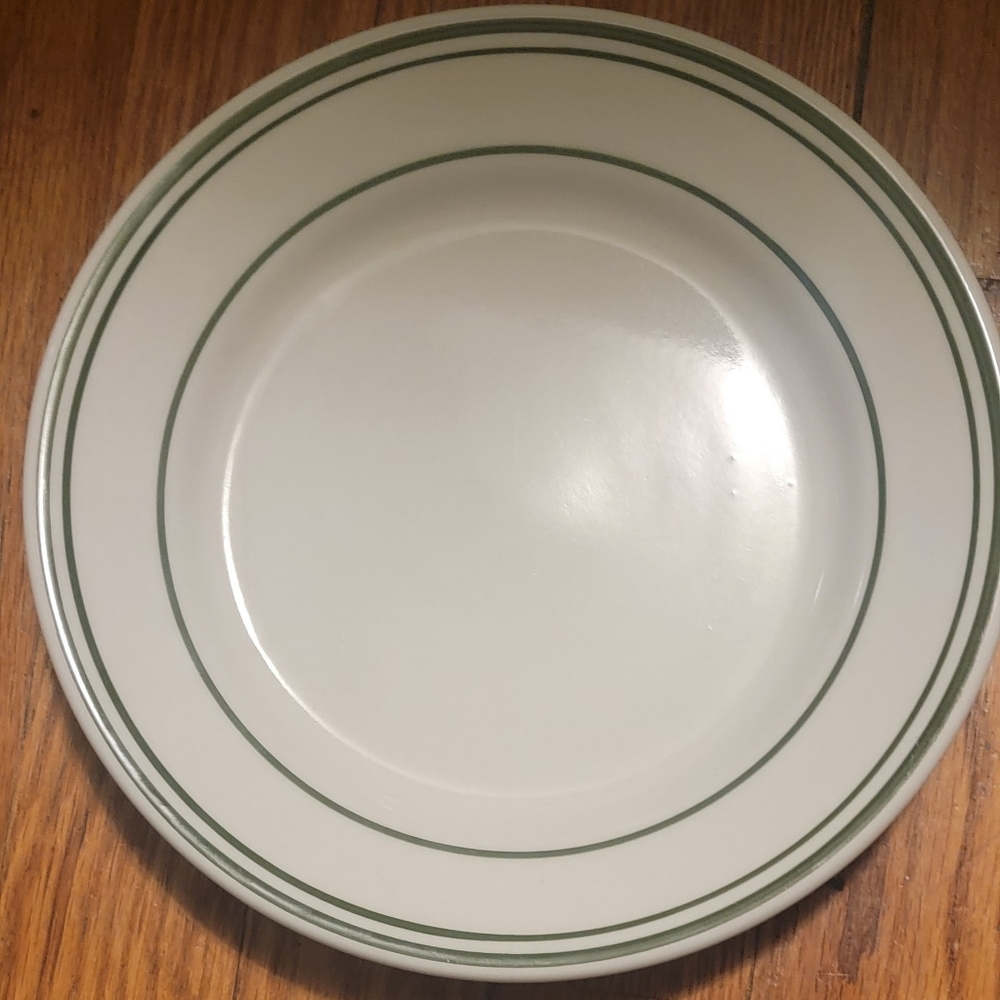 Tuxton TGB-031 Green Bay 6 1/4" Diameter American White/Eggshell With Green Band